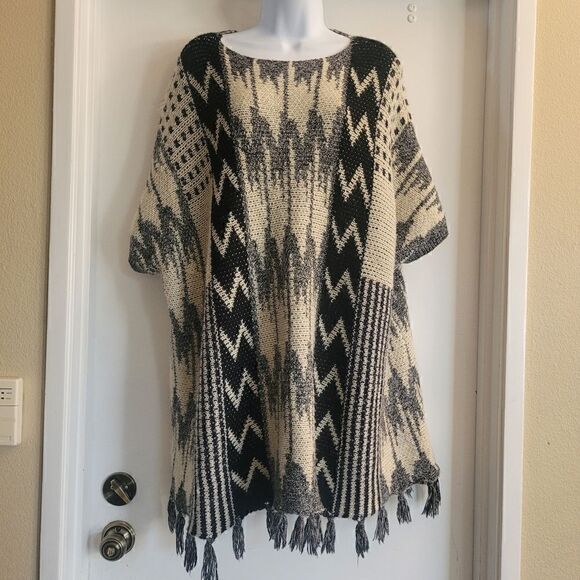 Elodie Size L Azetec Style Design Knit Mohair  Poncho - Picture 1 of 7